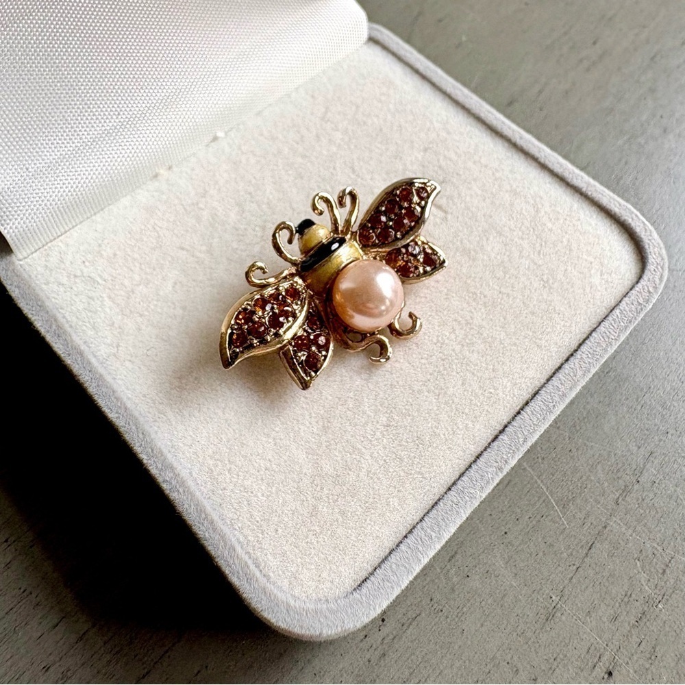 LC Lauren Conrad Gold Bumble Bee Rhinestones Faux Pearl Brooch Pin Jewelry